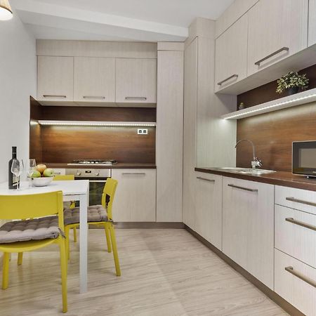 Apple Apartment Братислава Екстериор снимка