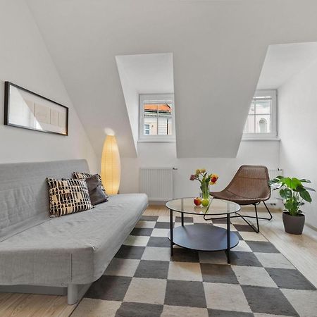 Apple Apartment Братислава Екстериор снимка