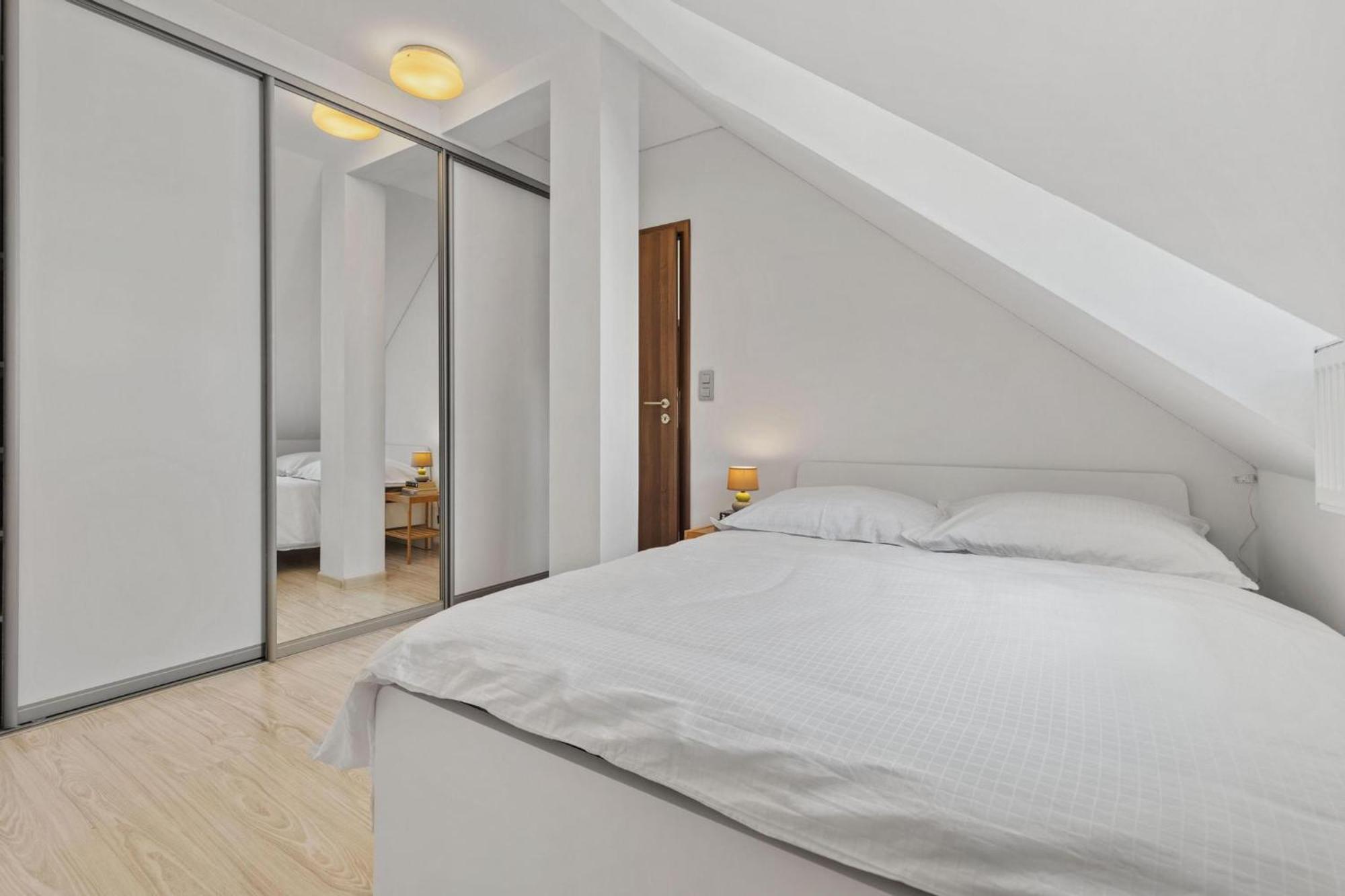 Apple Apartment Братислава Екстериор снимка