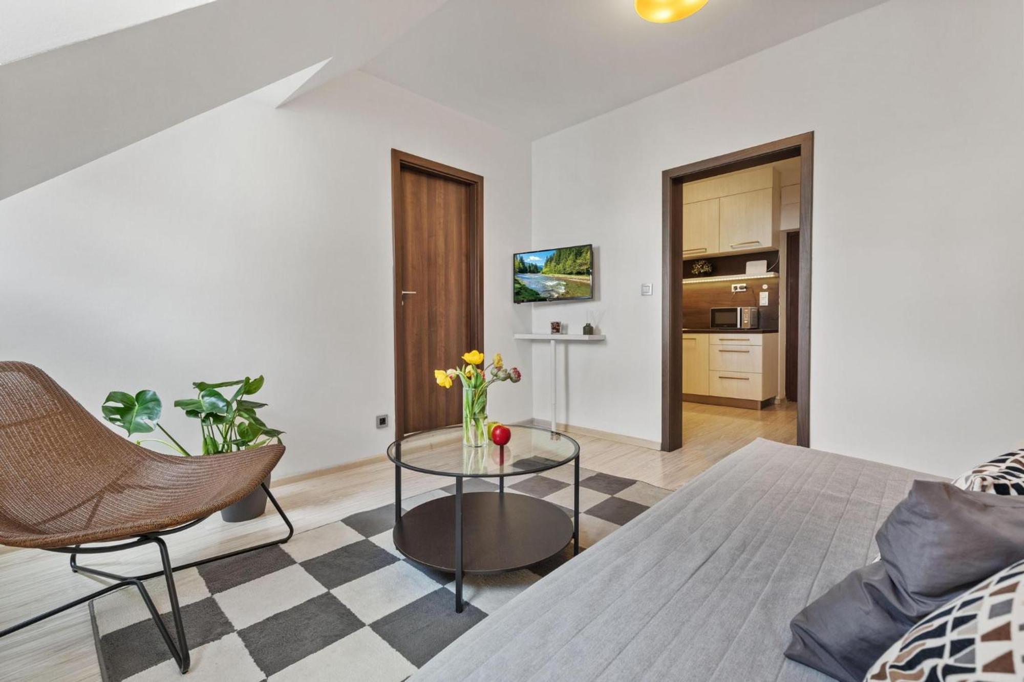 Apple Apartment Братислава Екстериор снимка