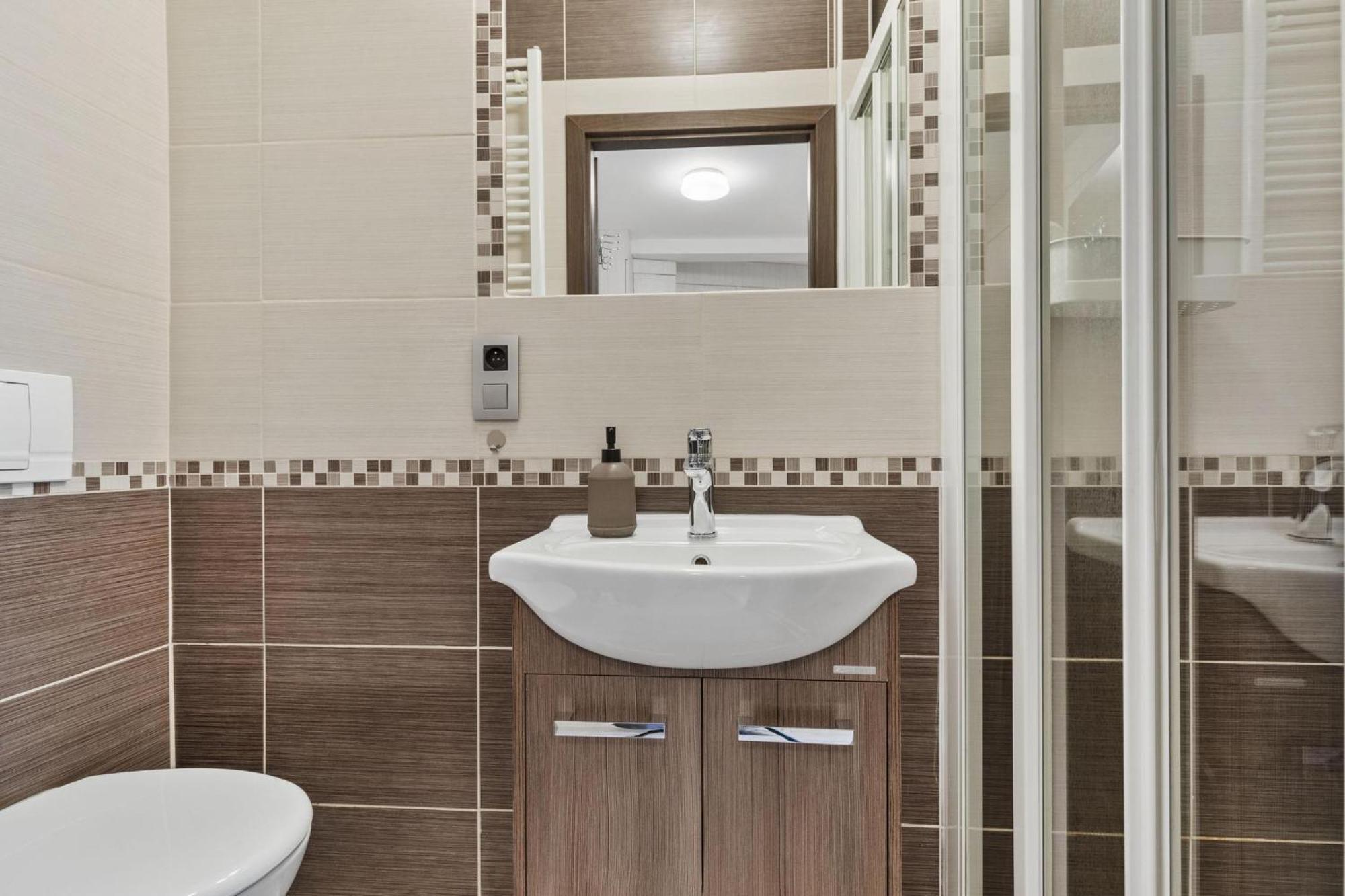 Apple Apartment Братислава Екстериор снимка