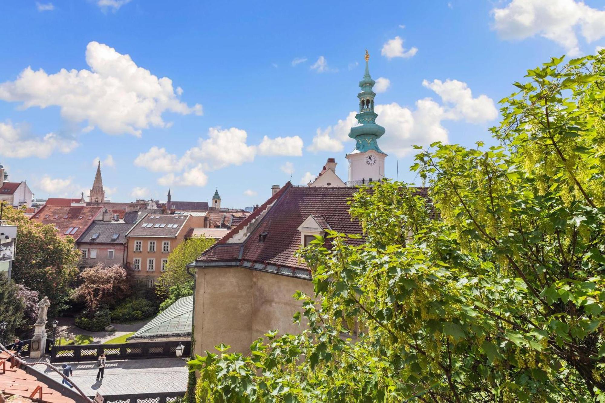 Apple Apartment Братислава Екстериор снимка